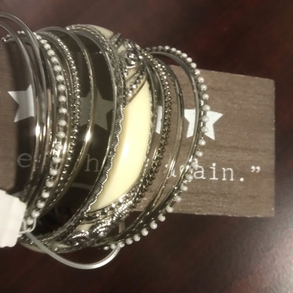 Fashion Bangles Set Ivory and Silver Color Combination - Picture 3 of 4